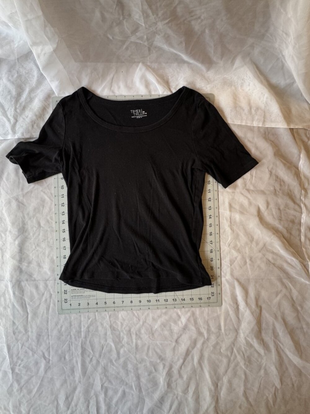 Time and Tru Black Scoop Neck Short Sleeve T-Shirt Size M